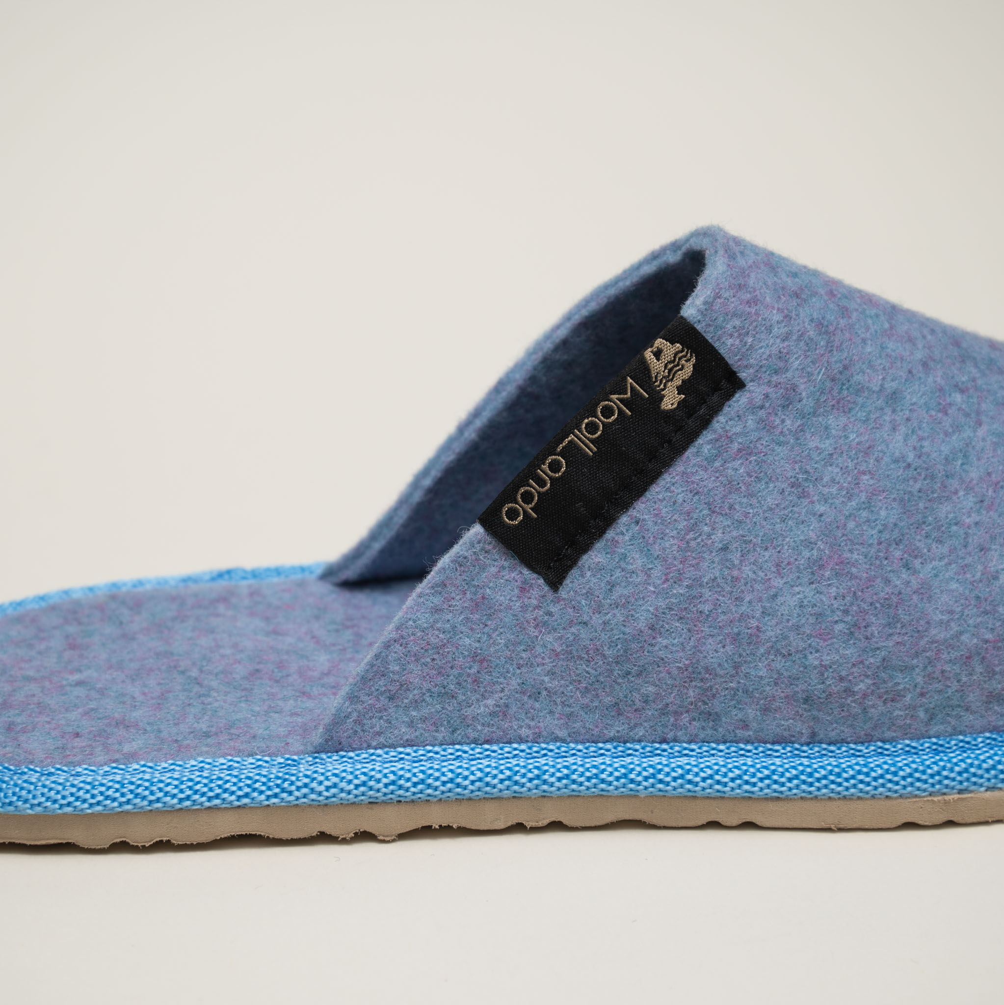 Woollando įspiriamos natūralios vilnos veltos šlepetės BLUE