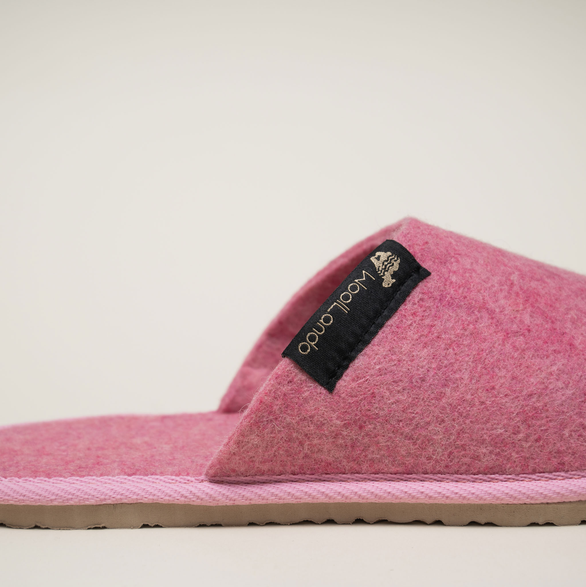 Woollando įspiriamos natūralios vilnos veltos šlepetės PINK