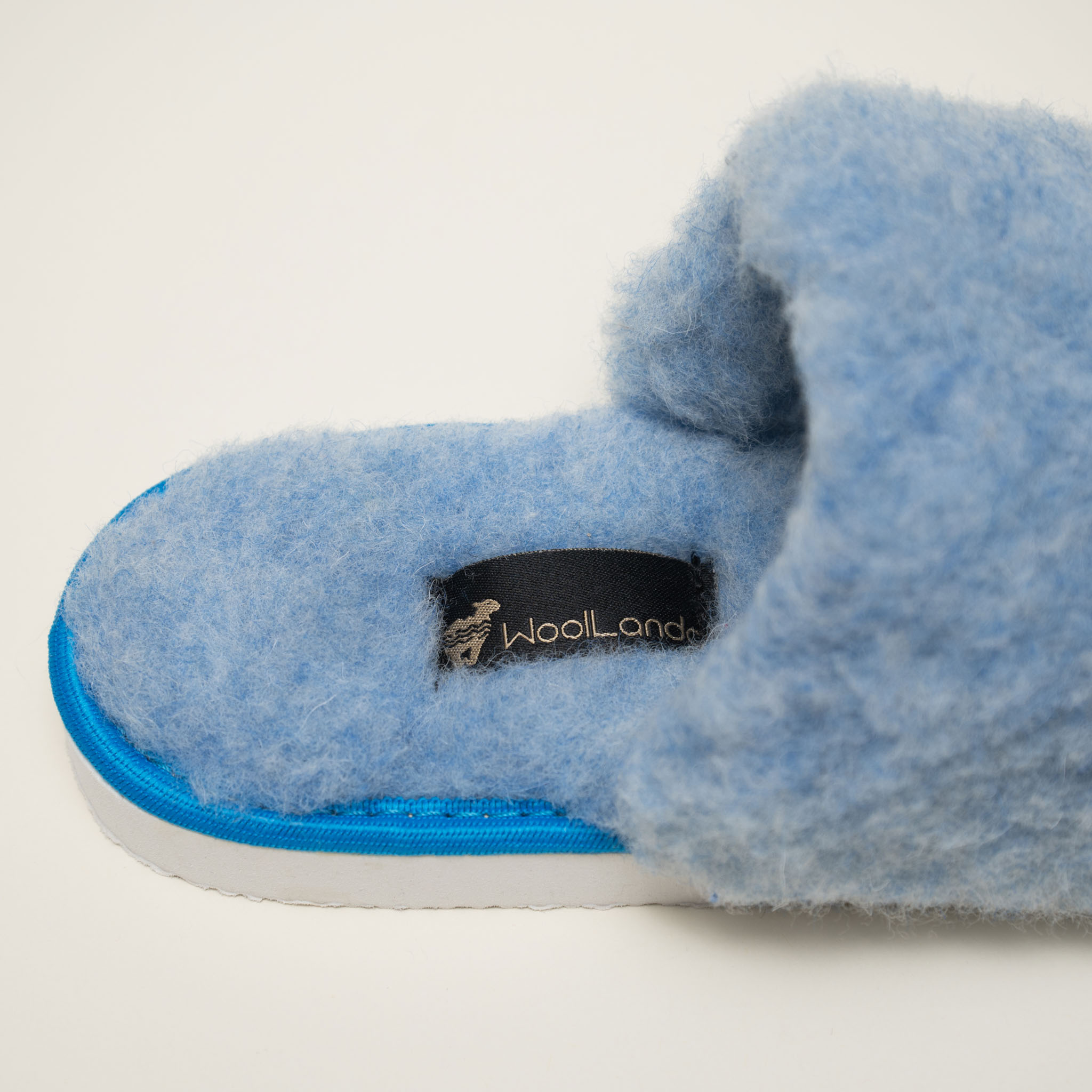 Woollando įspiriamos natūralios vilnos šlepetės BLUE FLUFFY