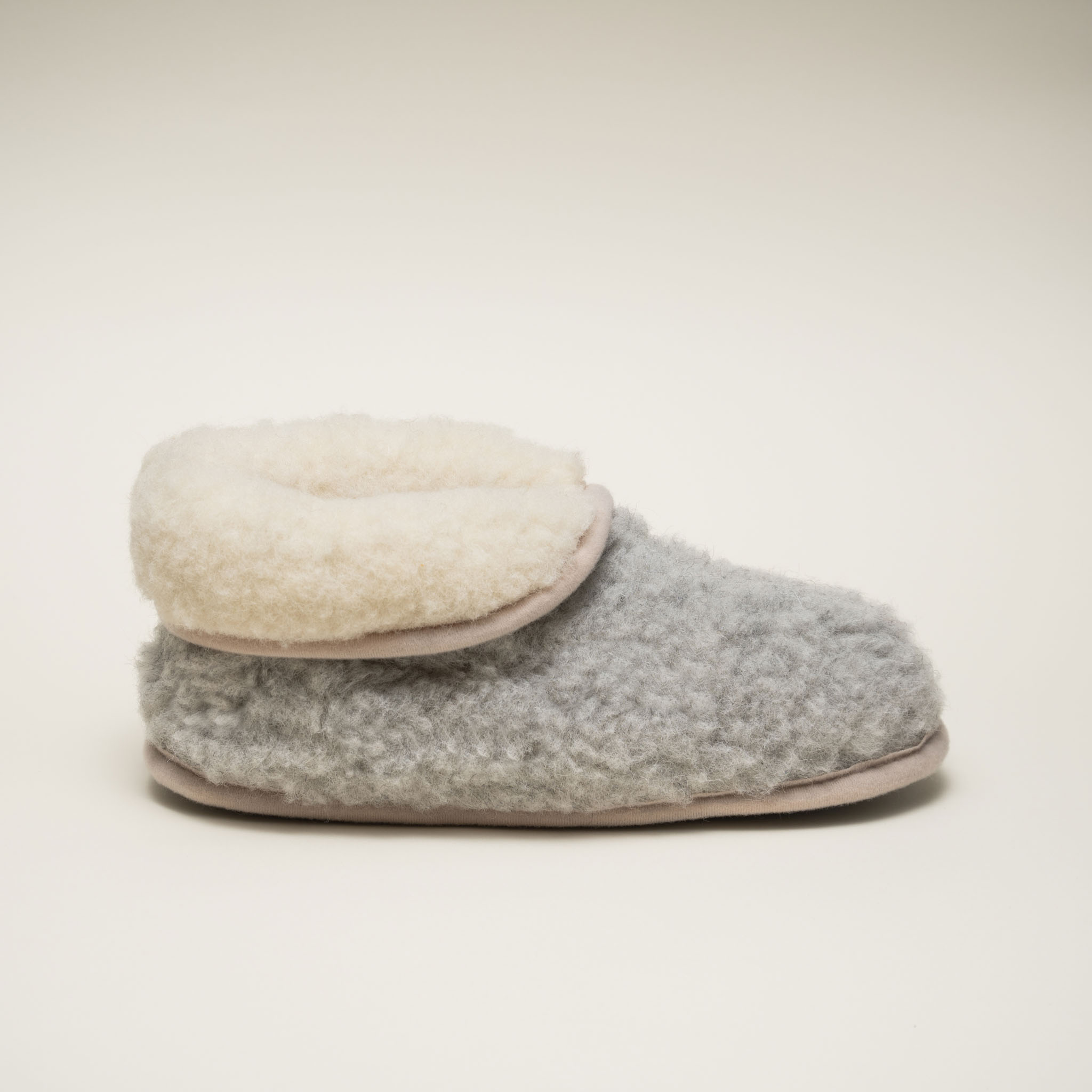 WOOLLANDO Natūralios Merino vilnos aulinukai - šlepetės GREY