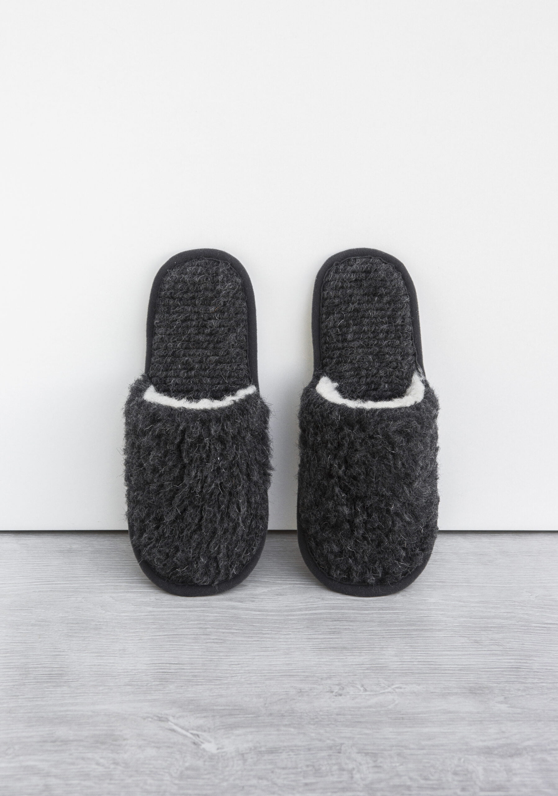 WOOLLANDO Natūralios Merino vilnos šlepetės BLACK