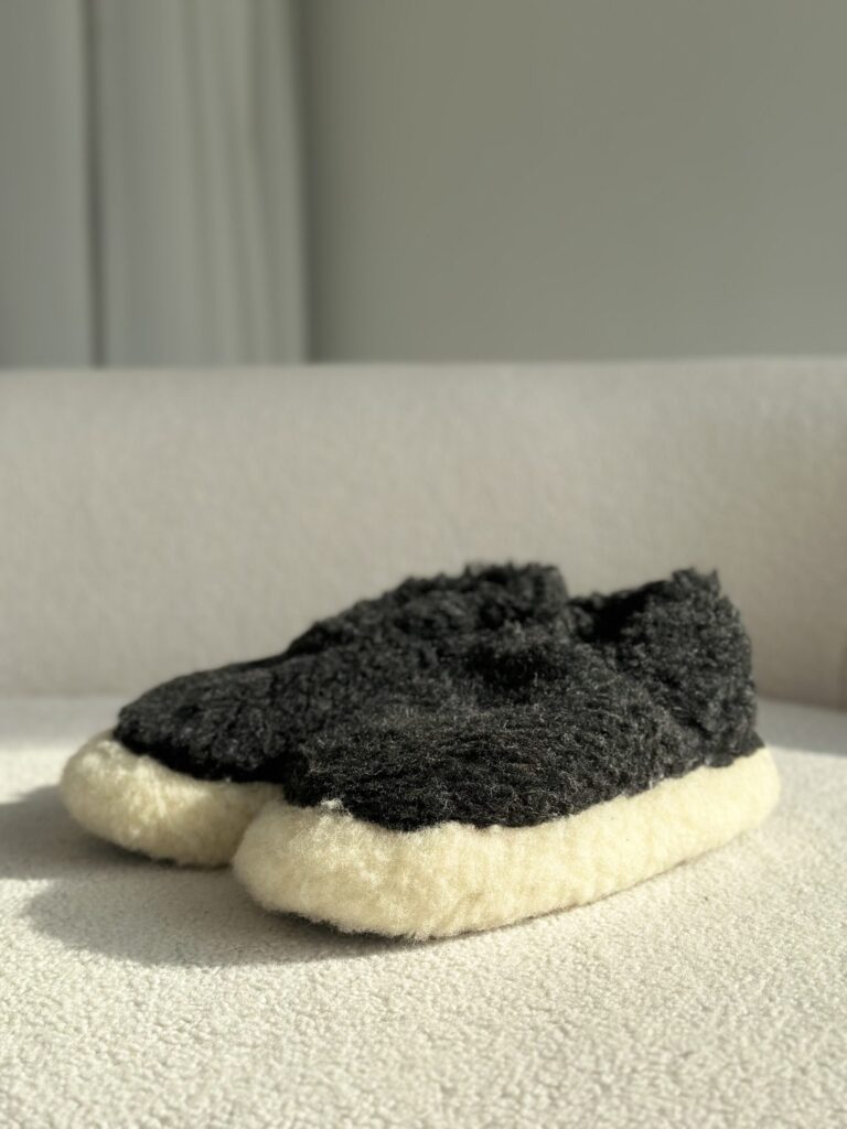 WOOLLAND natūralios merino vilnos aulinukai – šlepetės TAMSA
